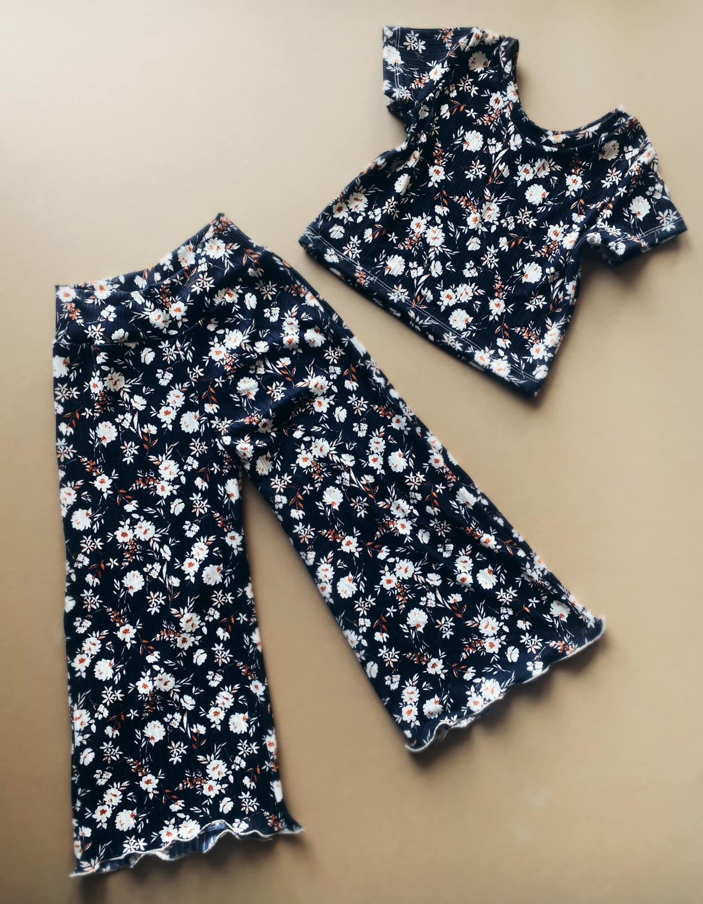 K. Risko - Tee & Daphne Pant